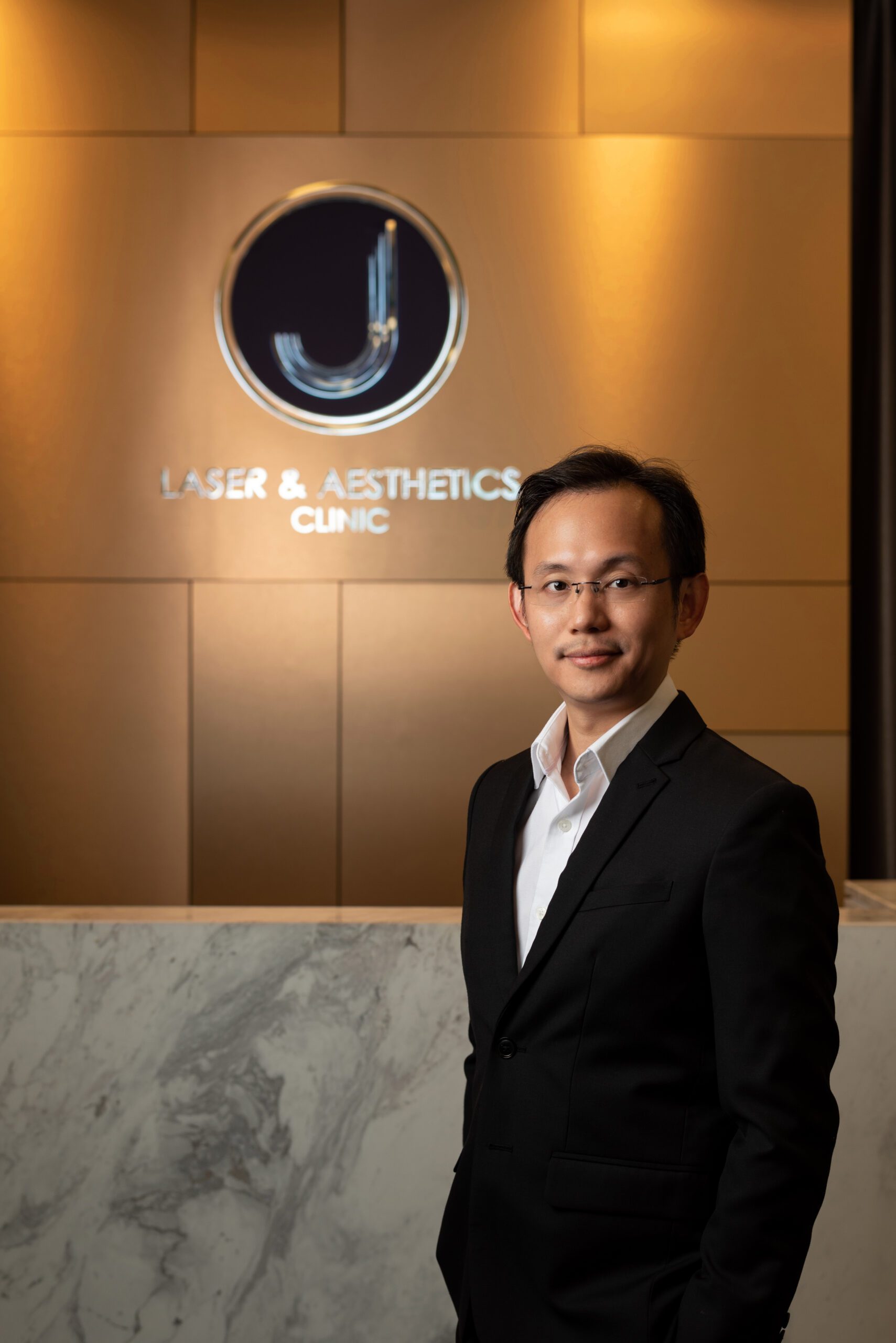 doctor from aesthetic clinic in singapore doctor ngiam juzheng j laser and aesthetics clinic